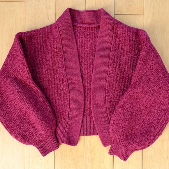 Aritzia Sweaters - Aritzia Cropped Cardigan *XS*